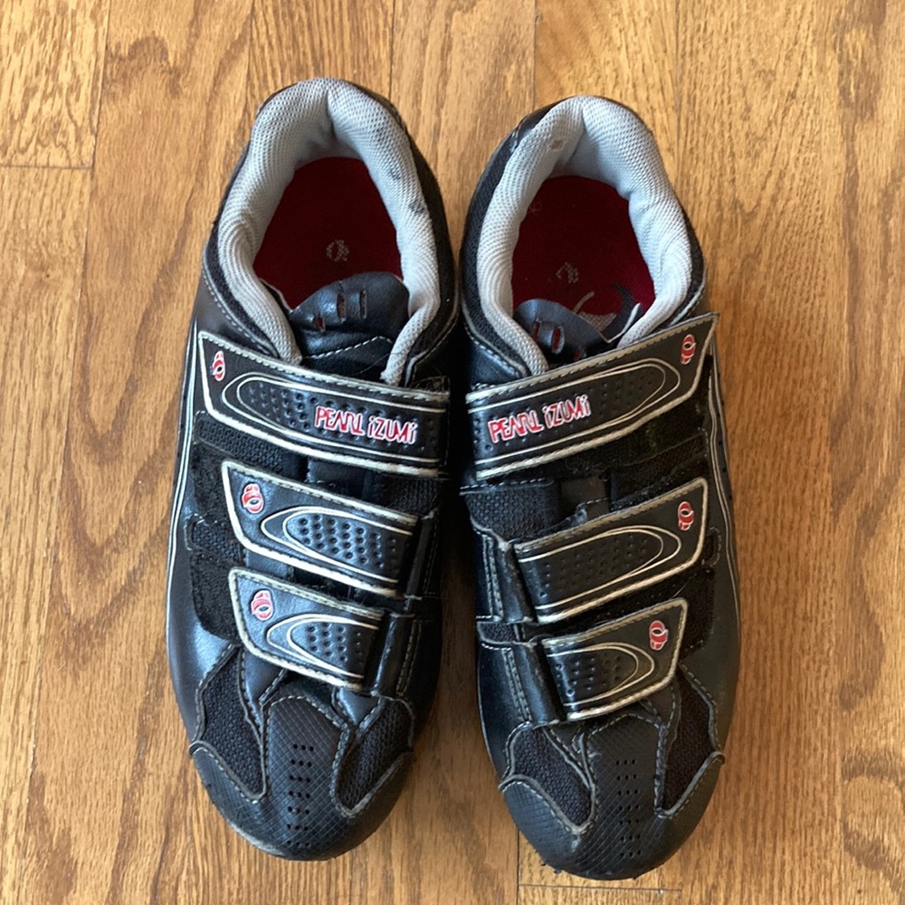 Womens Pearl Izumi bike shoes 39